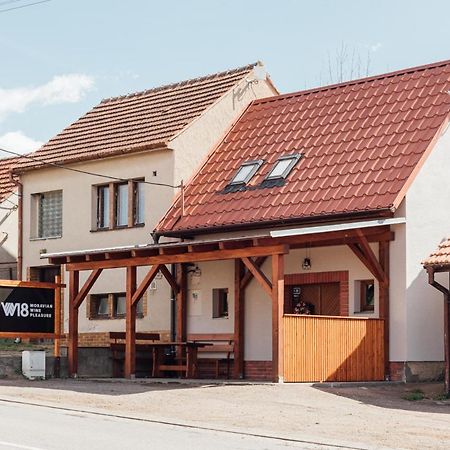 Penzion Vinarstvi W18 Velke Bilovice ภายนอก รูปภาพ