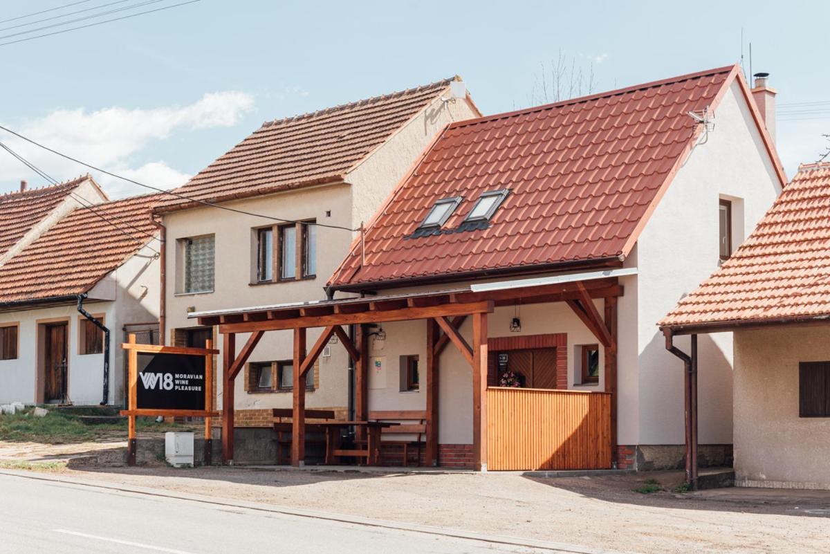 Penzion Vinarstvi W18 Velke Bilovice ภายนอก รูปภาพ